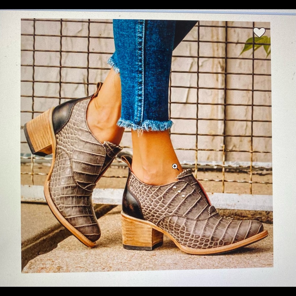 Gorgeous Freebird Sadie oxford style shoes. Brand new in box size 8.